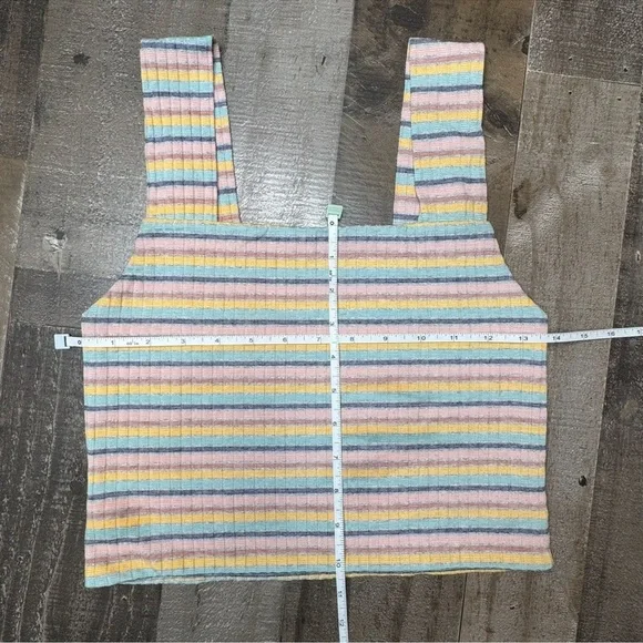 American Eagle Ribbed Crop Tank Top size Medium - Picture 3 of 6